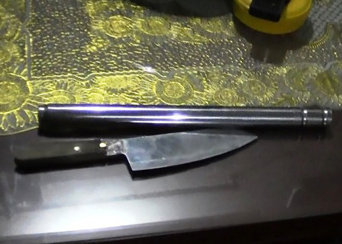 Dùng hung khí khống chế, dọa sát hại cả gia đình 